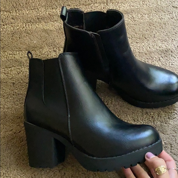 Report black heeled booties - Picture 2 of 7